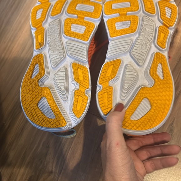 Women’s Hoka WBondi7 size 8 - Picture 2 of 4